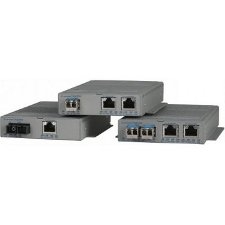 Omnitron OmniConverter 10/100 Media Converter with Power over Ethernet 9359-0-21W FPoE/SL