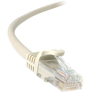StarTech.com 5ft White Snagless Cat5e UTP Patch Cable 45PATCH5WH